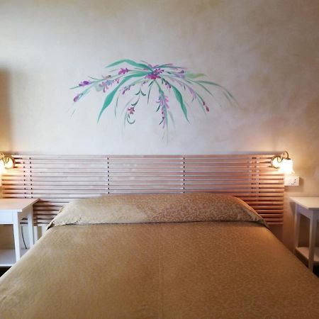 Albergo Villa Angela 토스콜라노마데노 외부 사진