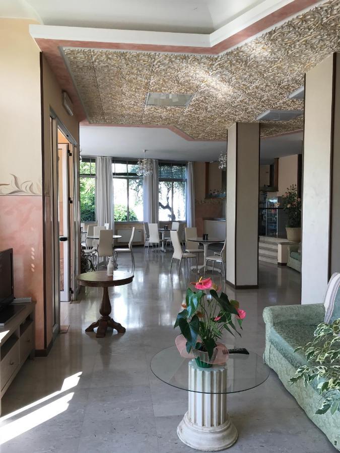 Albergo Villa Angela 토스콜라노마데노 외부 사진