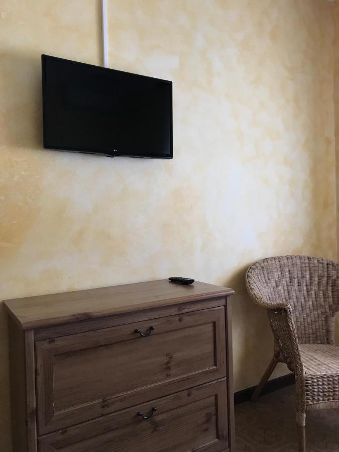 Albergo Villa Angela 토스콜라노마데노 외부 사진