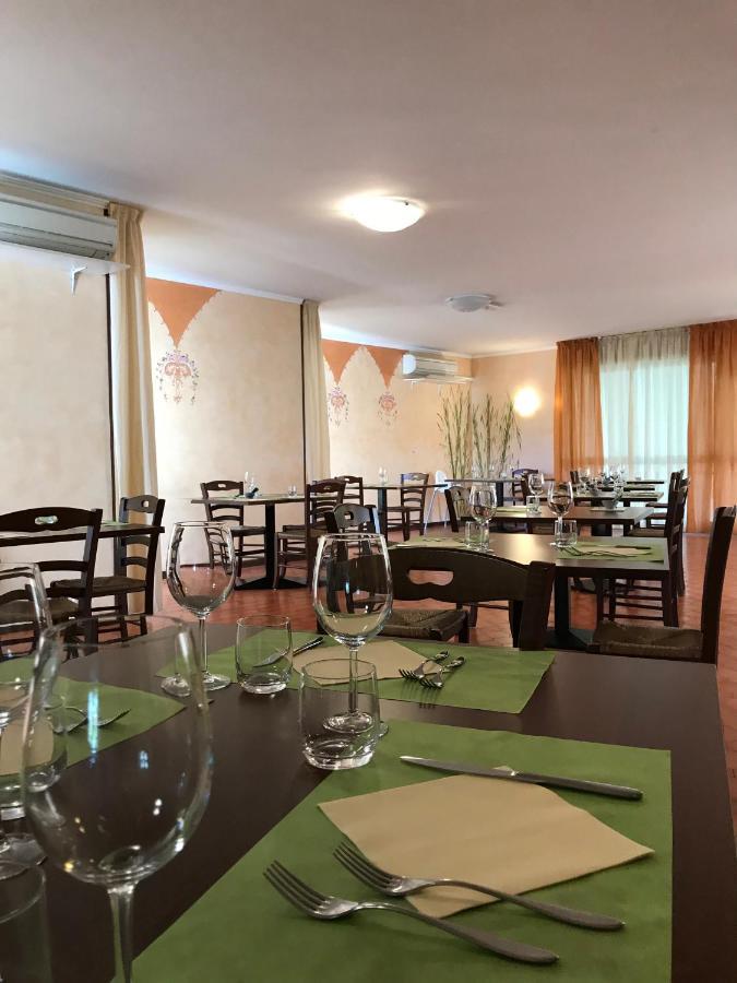 Albergo Villa Angela 토스콜라노마데노 외부 사진