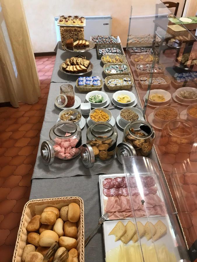 Albergo Villa Angela 토스콜라노마데노 외부 사진