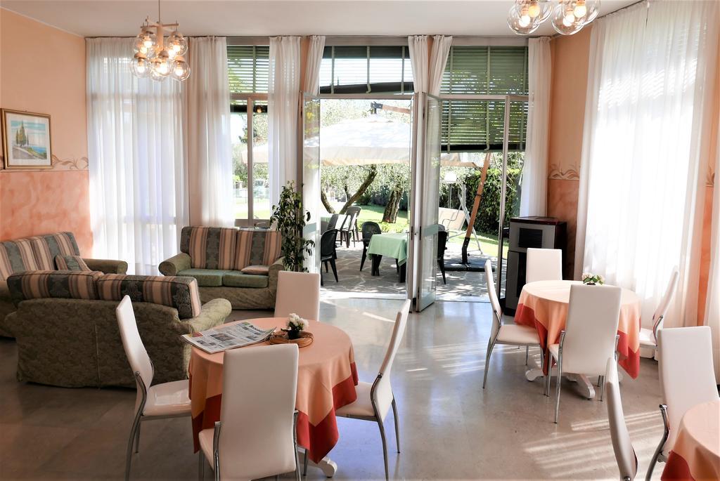 Albergo Villa Angela 토스콜라노마데노 외부 사진